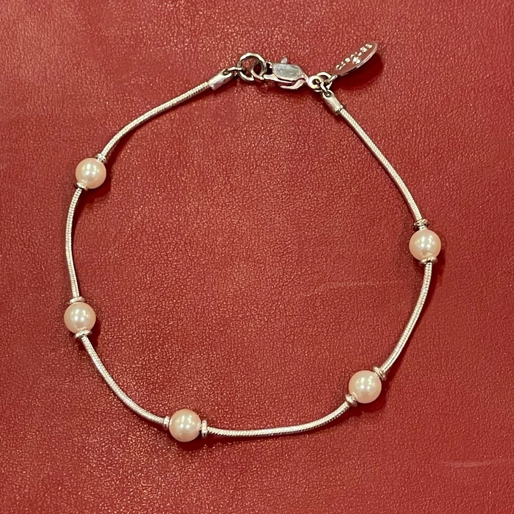 Carolee Pearl and Silver tone bracelet